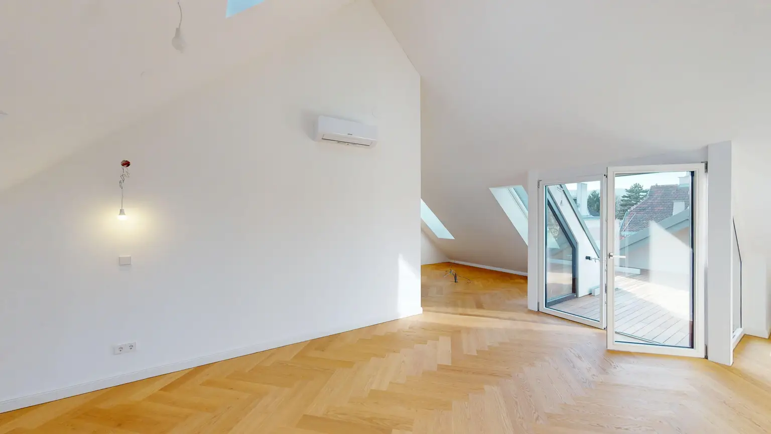 Traumhafte Dachwohnung im Hietzinger Cottage I Altbaujwel