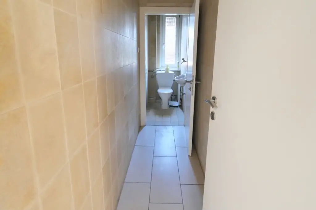 145 m² möblierte 5-Zimmer-Dachterrassenwohnung mit Untervermietrecht bzw. als WG / Arbeiterquartier