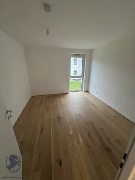 Moderne 3-Zimmer-Wohnung im 1. Stock – Neubau mit Balkon & 2 Parkplätzen