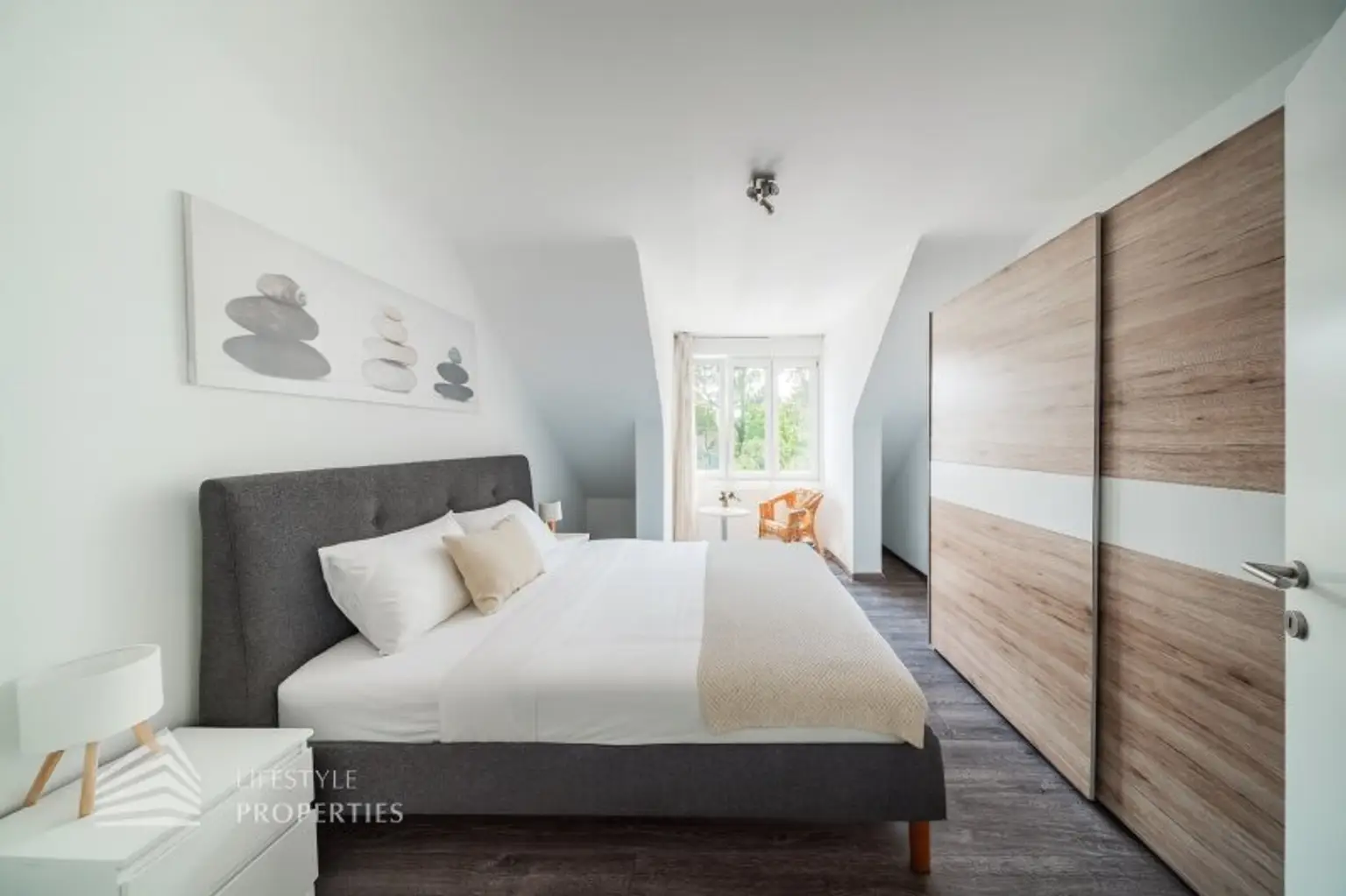 Dachgeschosswohnung mit Grünblick – 3 Zimmer im 18. Bezirk