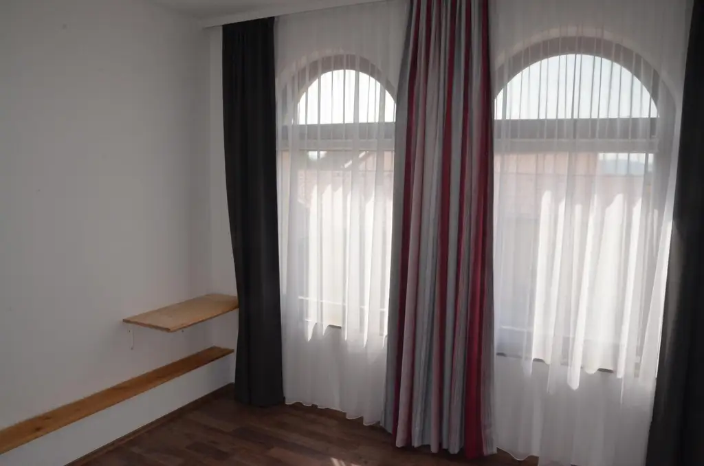 Moderne 4-Zimmer-Wohnung mit Wintergarten und Balkon
