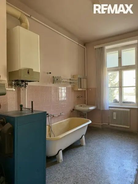 Zeitwandel - Mehrparteienhaus mit Entwicklungspotenzial in Wiener Neustadt!