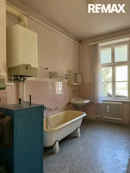 Zeitwandel - Mehrparteienhaus mit Entwicklungspotenzial in Wiener Neustadt!