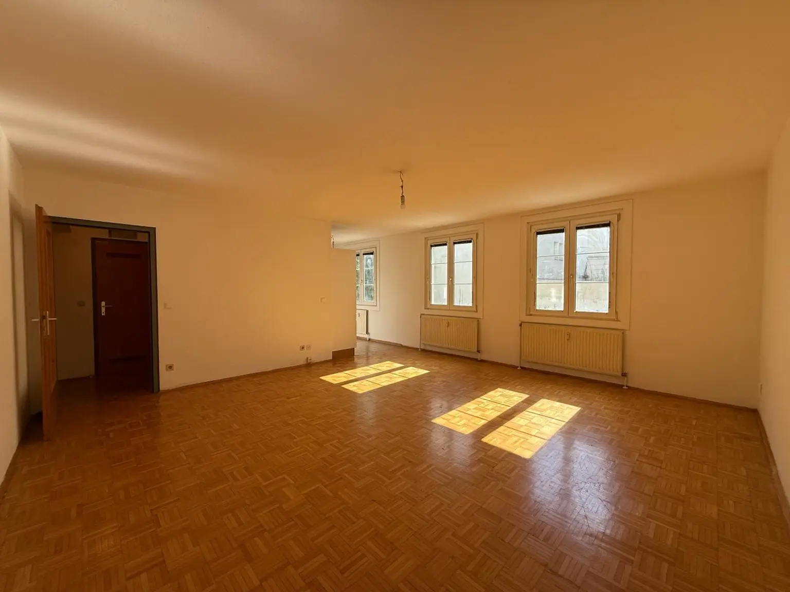Einziehen oder Vermieten! Nähe U1 - helle & ruhige Wohnung - OPEN HOUSE 8.10. !!!