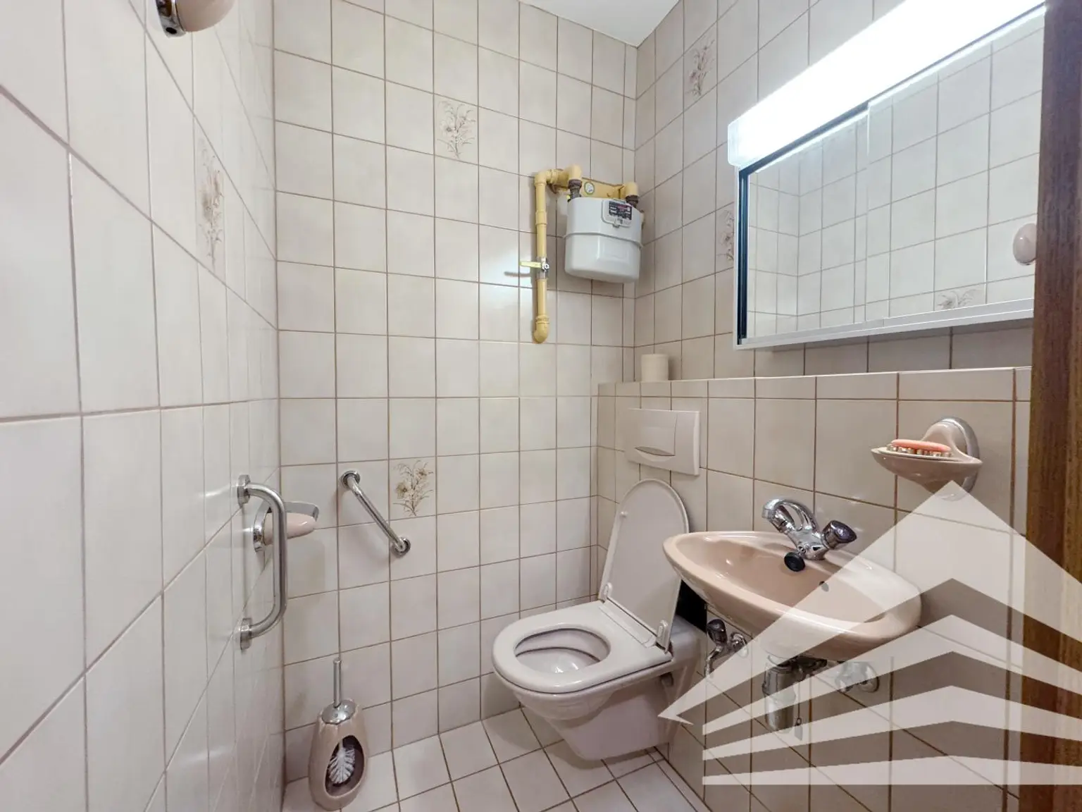 Gepflegte 4 Zimmerwohnung mit Garage und Balkon in bester Lage am Auberg