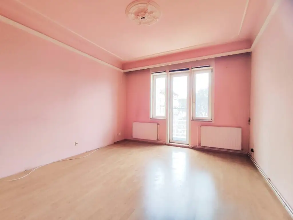 WESTSEITIGE LOGGIA - Sanierungsbedürftiger Altbau im 3.Stock