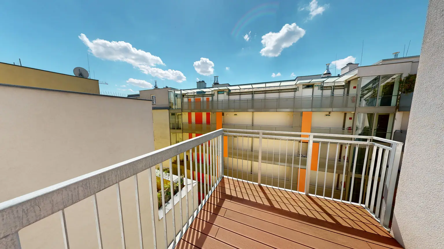 Moderne Dachgeschosswohnung mit Balkon in Brigittenau