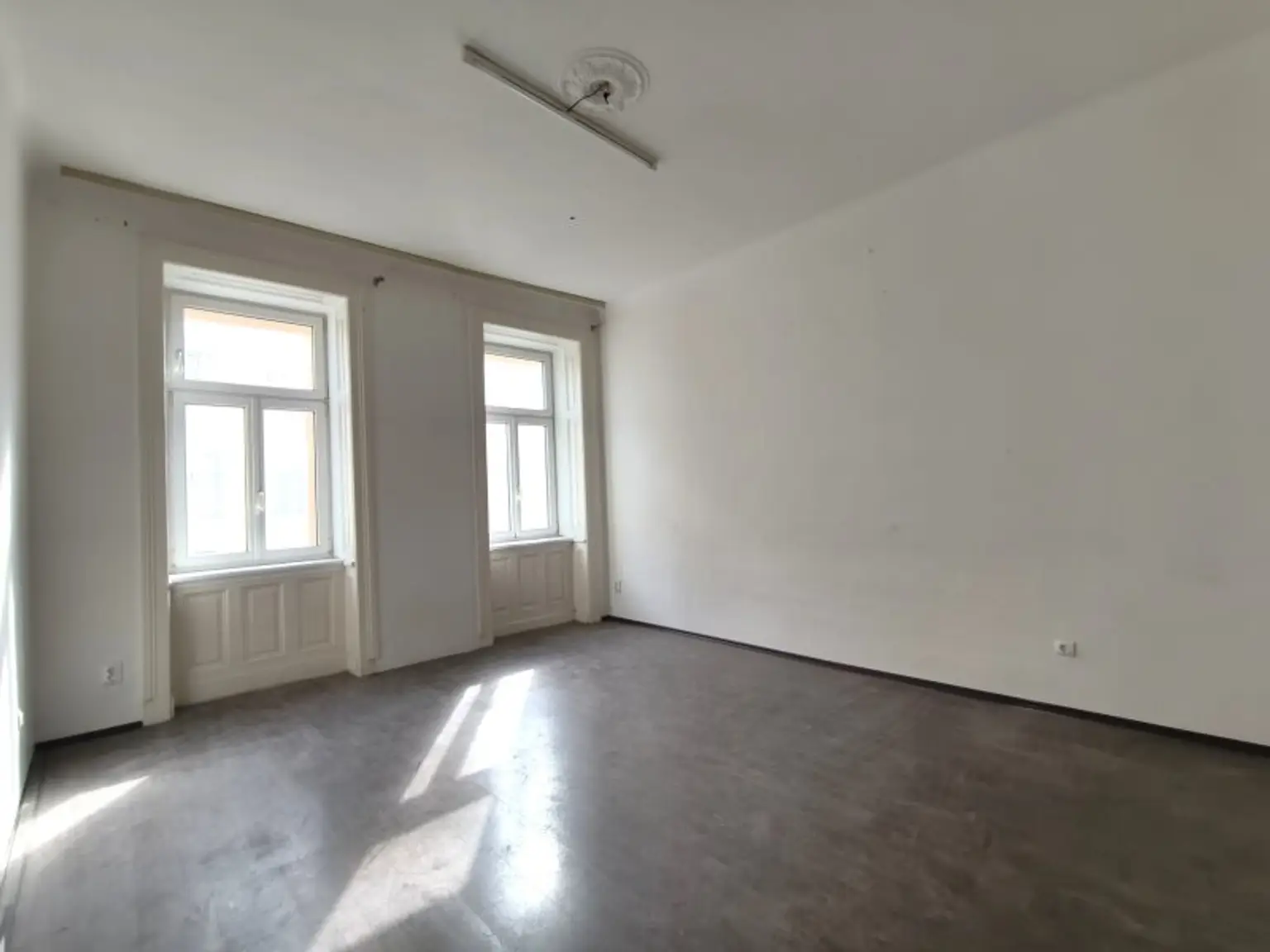 Charmante Altbauwohnung mit tollem Potenzial – Ihre Chance zur Selbstverwirklichung - Nahe U3 Hütteldorfer Straße