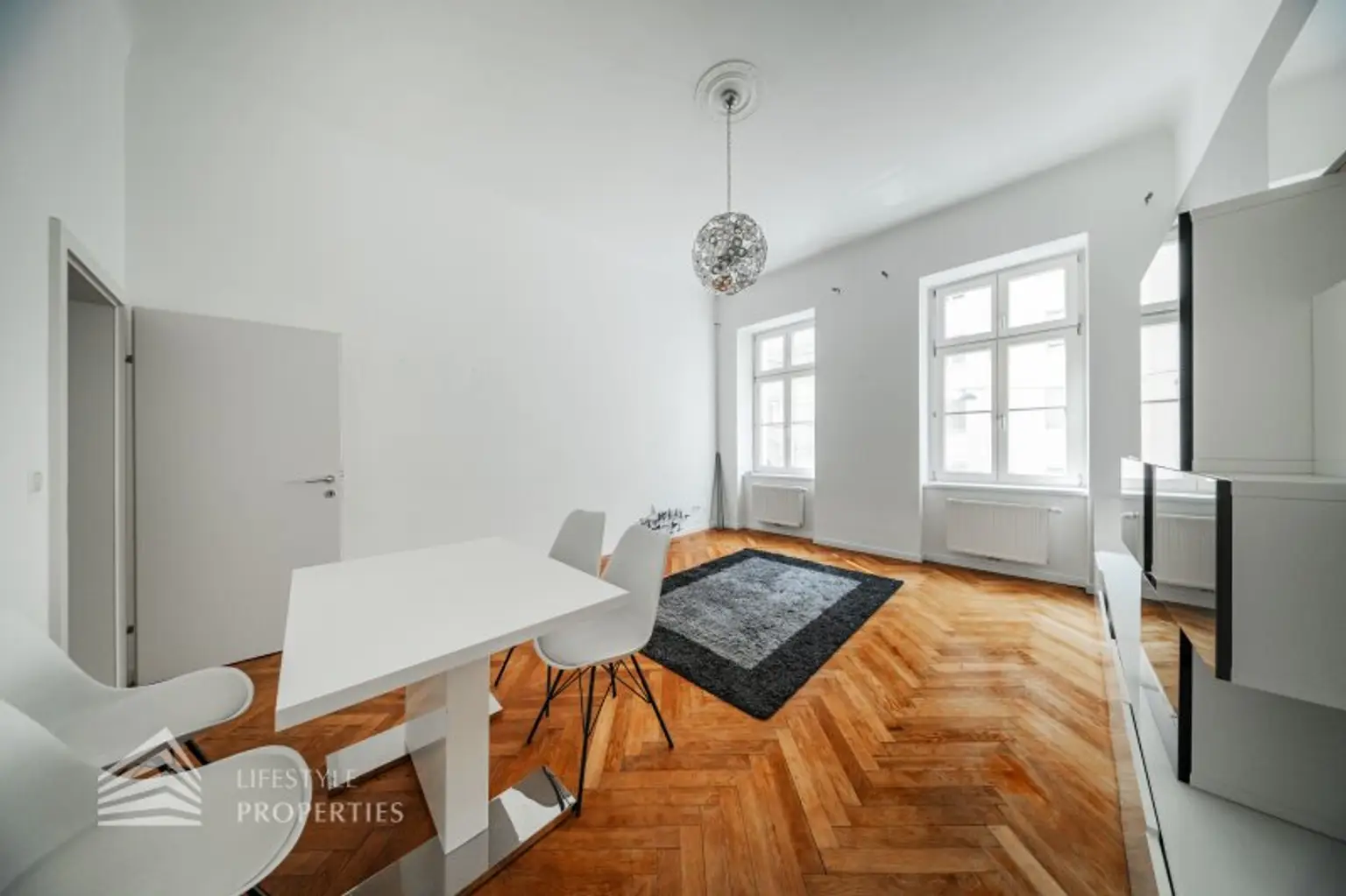Helle 2-Zimmer Wohnung, Nähe Landstraße Hauptstraße