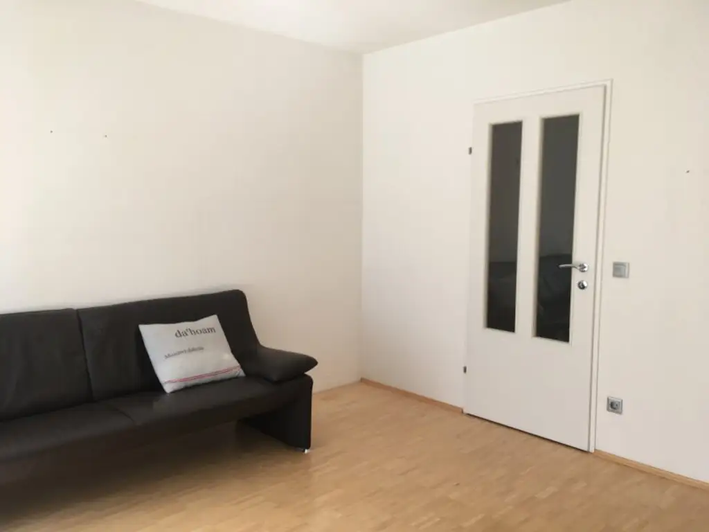 Moderne 3 Zimmerwohnung nähe Schloss Hetzendorf ruhe Lage Terrasse +Stellplatz