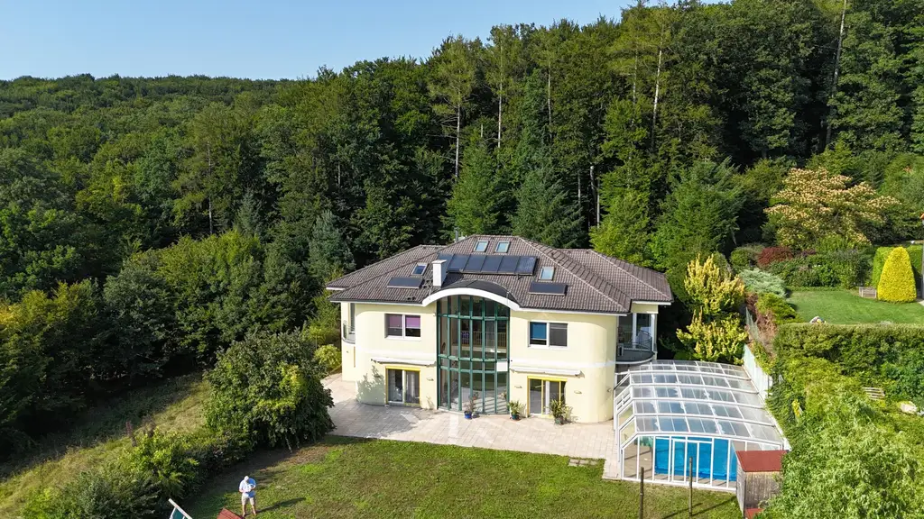 "Exklusive Residenz mit Wald!"
