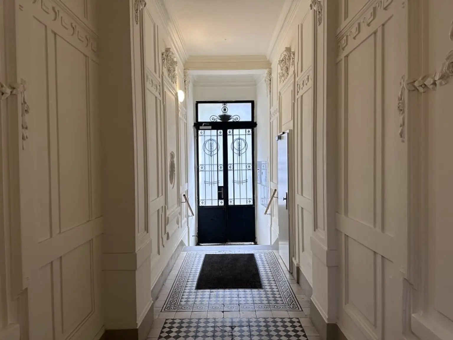 TOLLER ALTBAU - SCHÖNE WOHNUNG IM ALTWIENER STIL - ZUM SANIEREN