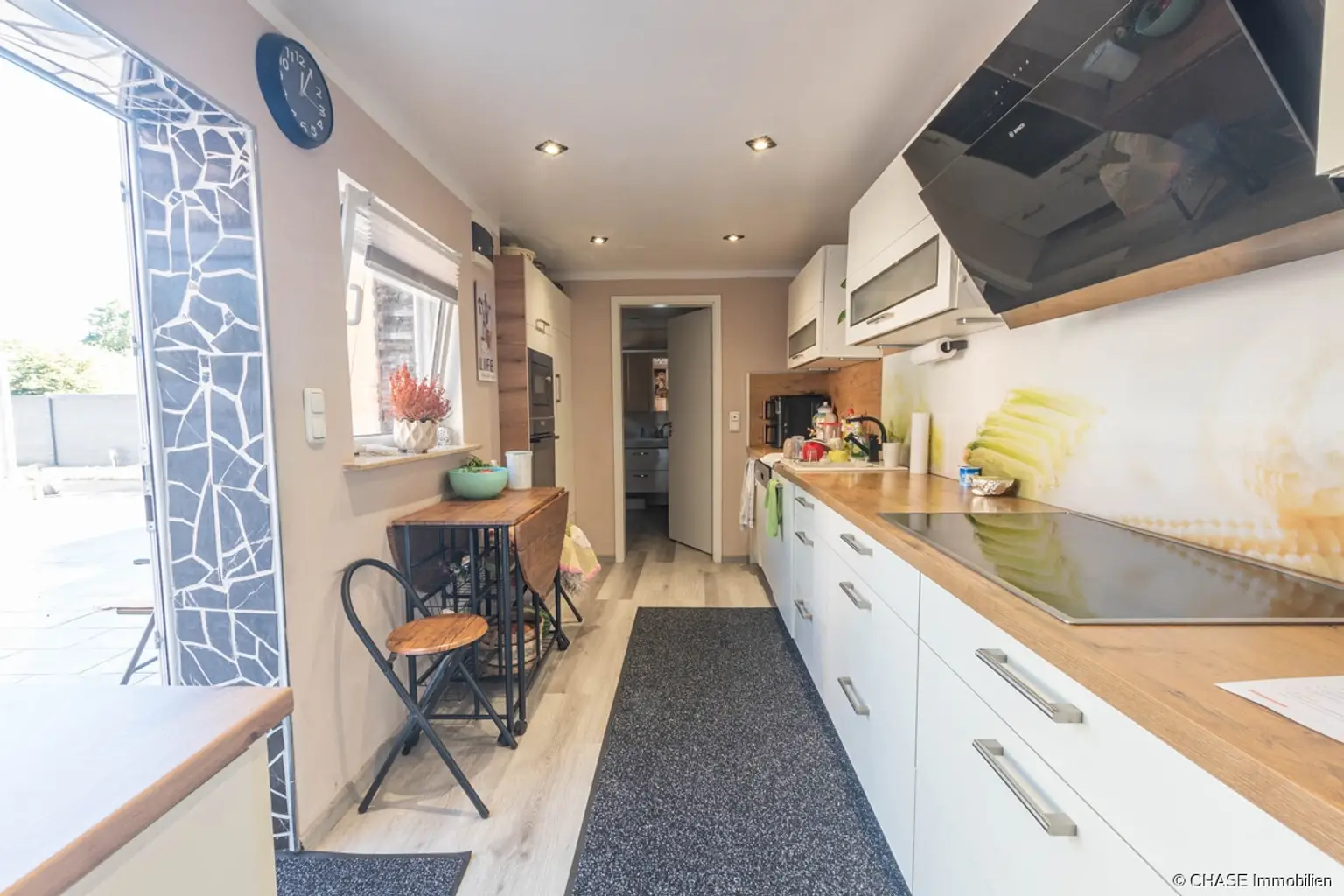 Küche mit Terrassenausgang Erdgeschoss