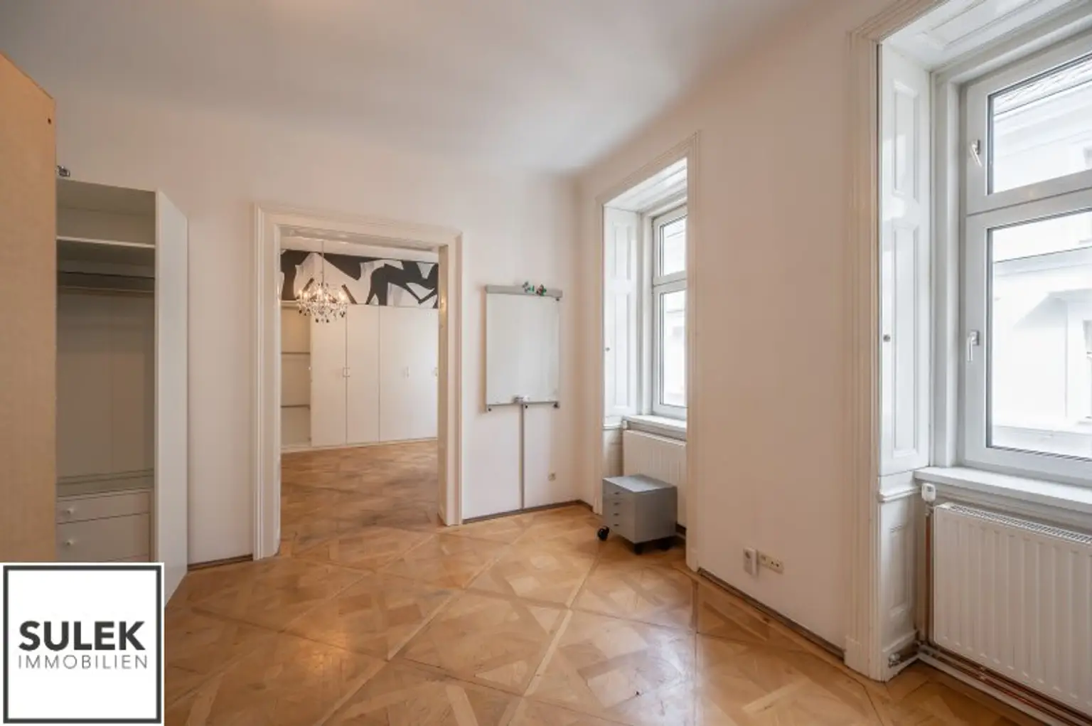 Rarität in der Wehrgasse: großzügige, sanierte Altbauwohnung mit Terrasse ab 01/26 unbefristet mieten!