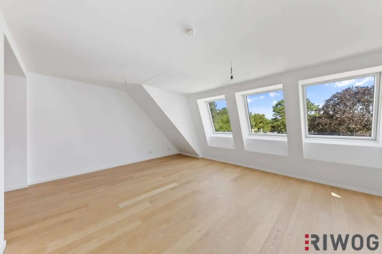 Imposante und sehr helle Dachgeschosswohnung mit 2 Terrassen und hochwertiger Ausstattung in ehemlaigen Fuhrwerkhaus