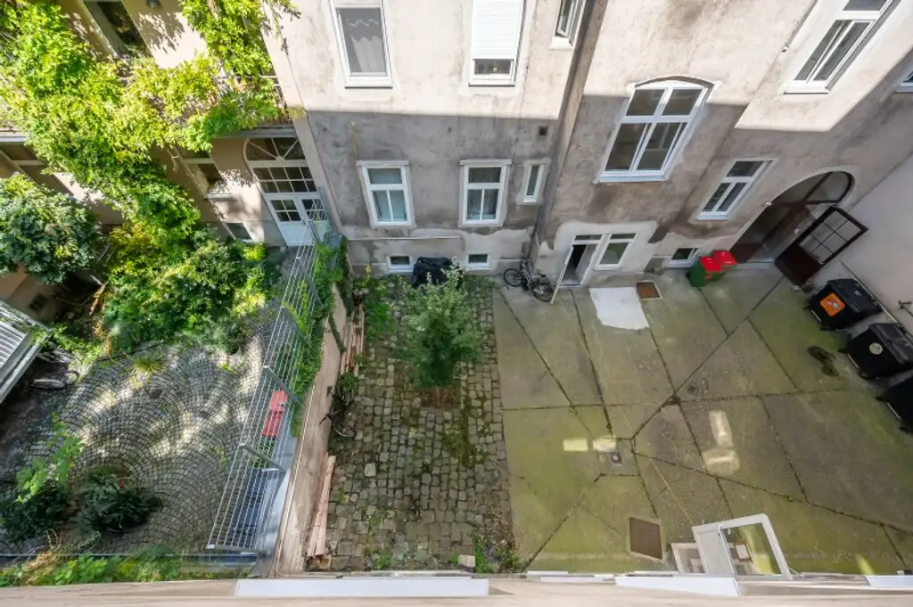 ++NEU++ Sanierungsbedürftige 1-Zimmer Altbau-Wohnung, viel Potenzial! Augartennähe!