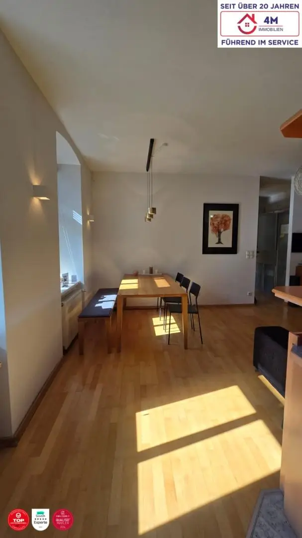 Drei Zimmer Stilaltbau-Rarität in begehrter Lage – sonnig, ruhig und elegant