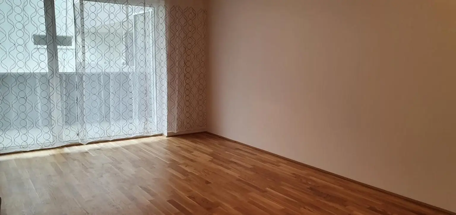 Helle 2 Zimmer Wohnung mit Balkon in der Urfahraner Leonfeldner Straße