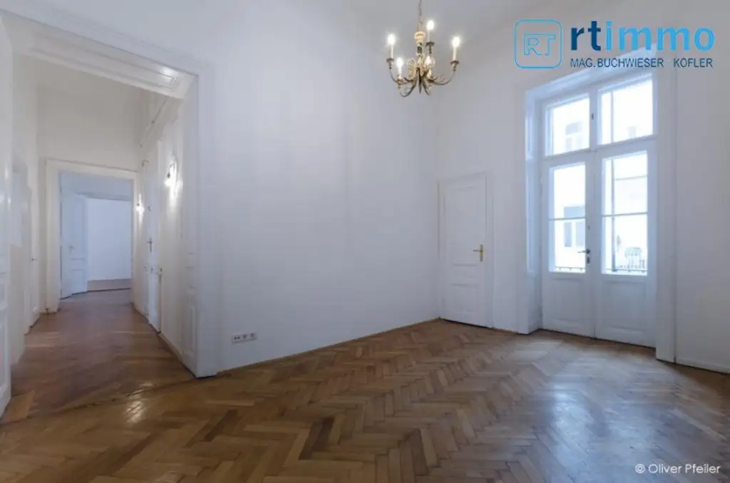 REPRÄSENTATIVE KLASSISCHE BEL ETAGE WOHNUNG IM BOTSCHAFTSVIERTEL