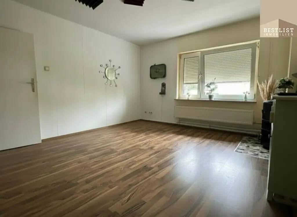 Einfamilienhaus mit Zubau - Tiefgarage und Garten