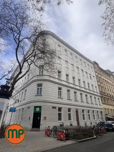 Charmante Altbauwohnung mit 3 Zimmern und Kabinett