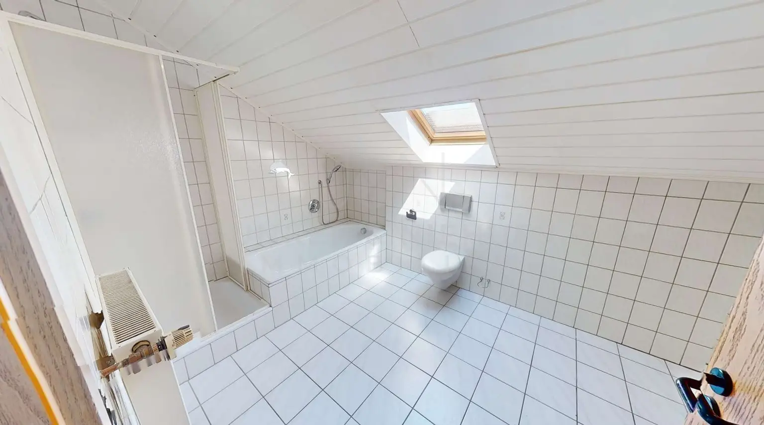 Dusch und Wannenbad - DG