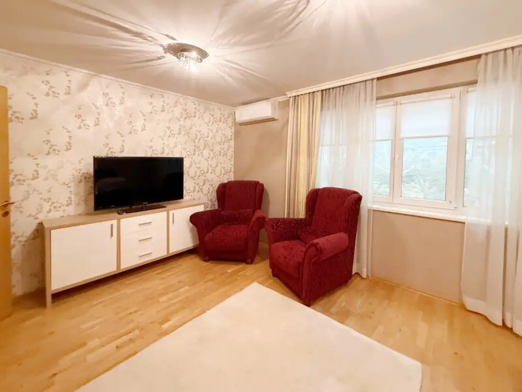 Move Right In: Fully Furnished Family Home in Weidling – 360 m²