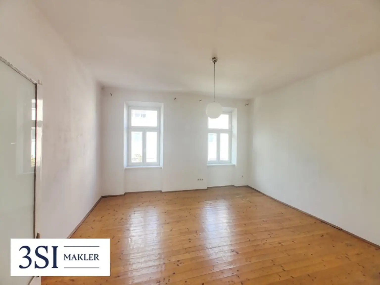 Attraktive 2 Zimmer Altbauwohnung in gepflegtem Altbau zum selbst gestalten