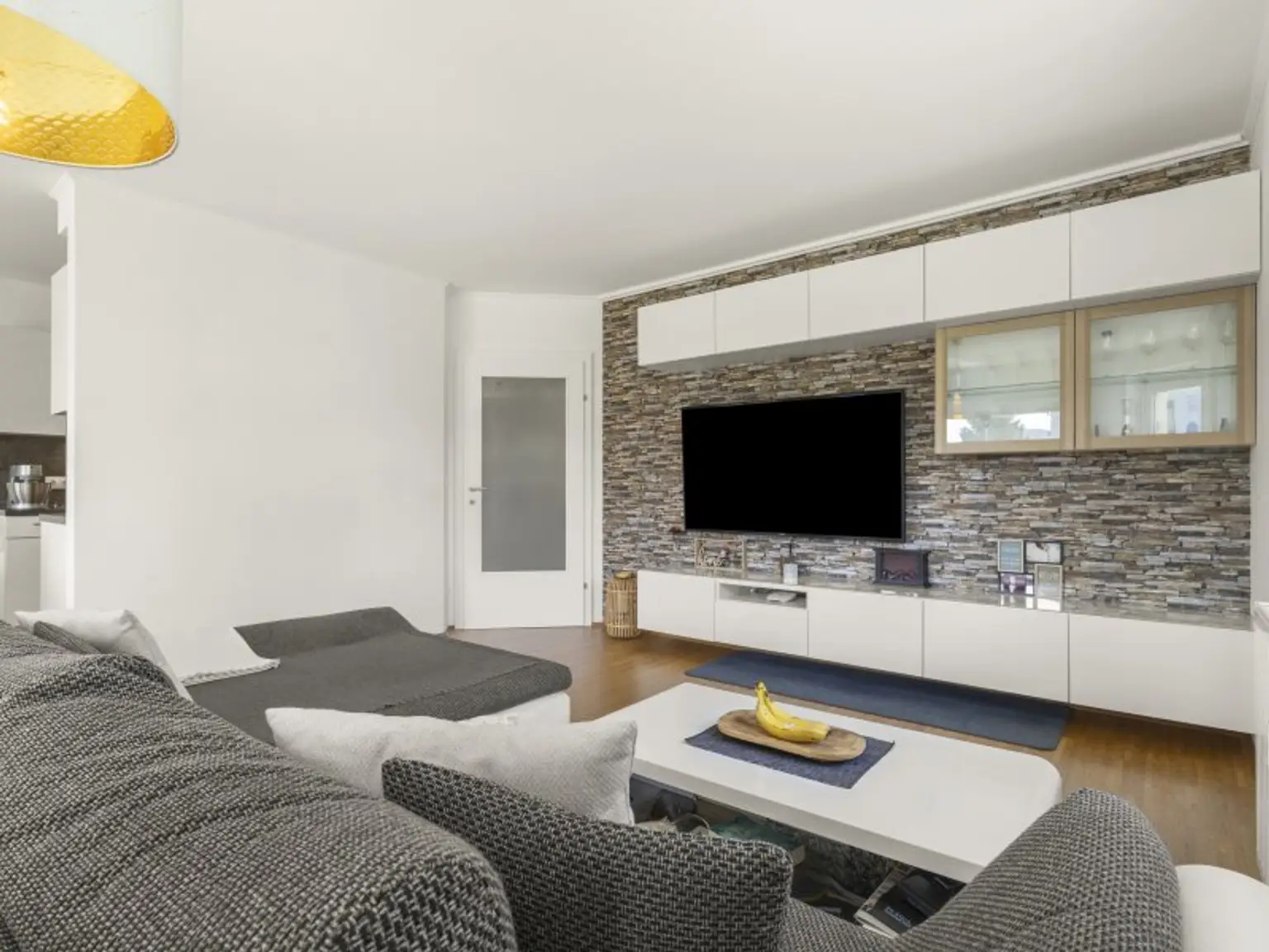 Traumhafte, neuwertige 3 Zi Gartenwohung mit 400m² Eigengarten und Tiefgarage in Waidmannsdorf