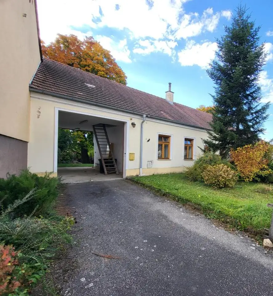 HELDENBERG - BAUERNHAUS IN RUHIGER DORFLAGE