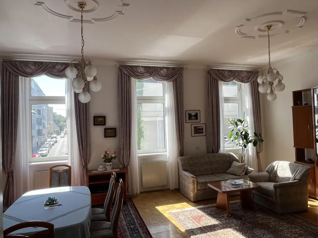 Sehr charmante Altbauwohnung in TOP-Lage