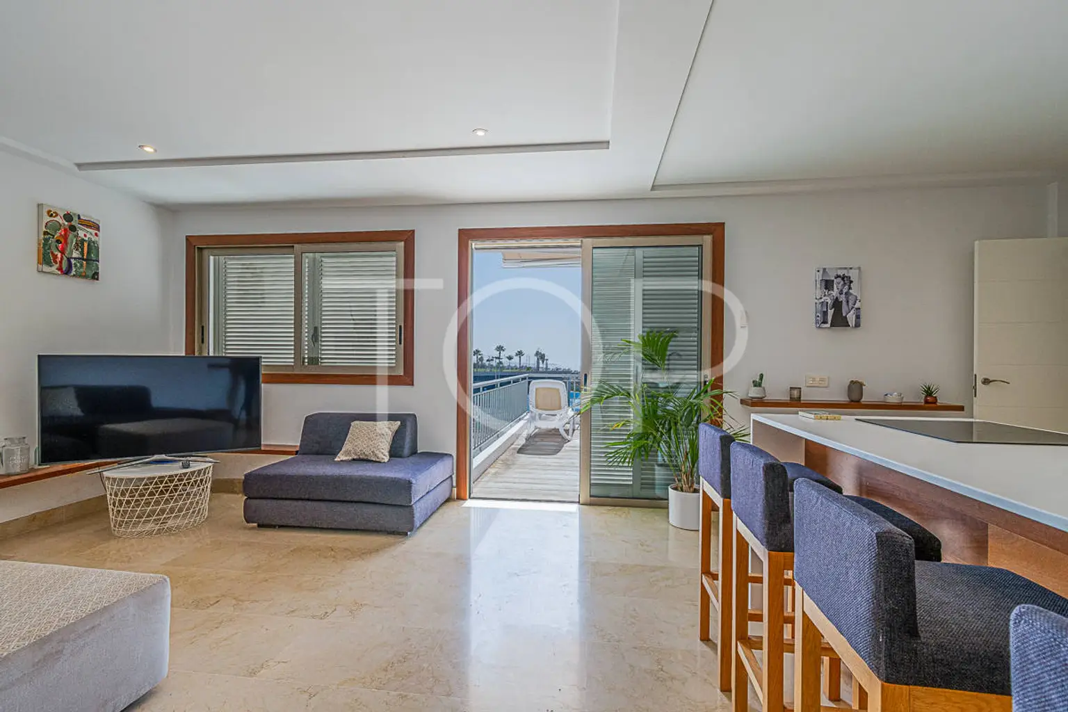 Three-bedroom apartment for rent in La Caleta