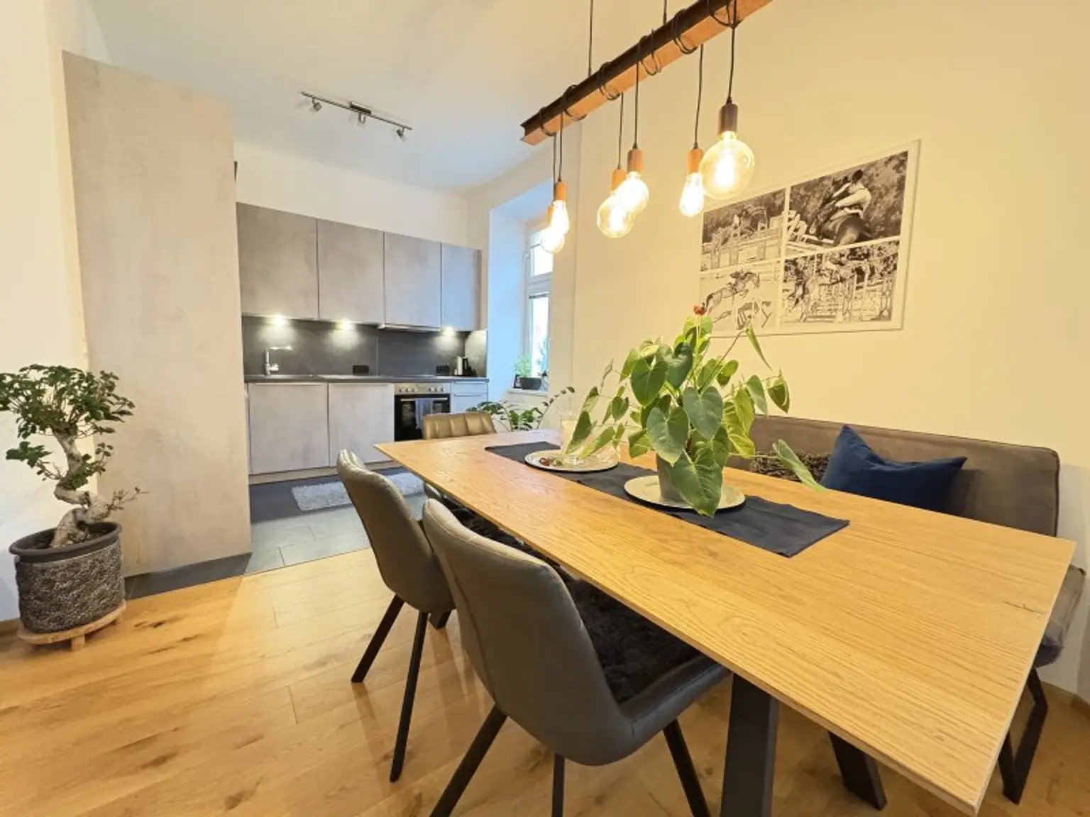 Top sanierte 2 Zimmer- Altbauwohnung!  Zentrumsnah!