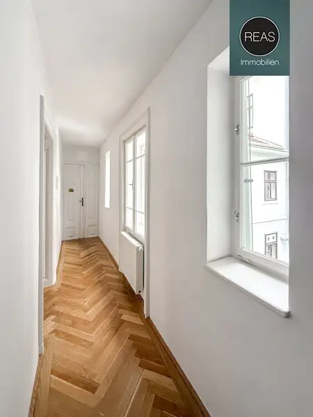 Büro mit Gartenblick und Erker in Bestlage neben dem Schubert-Museum! Gartennutzung inklusive!