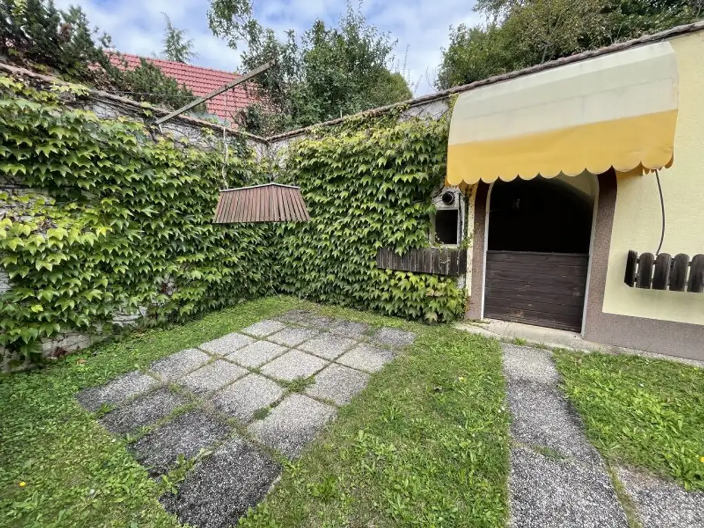 Kleines Landhaus mit Gewölbekeller in bester Ruhelage im Weinviertel