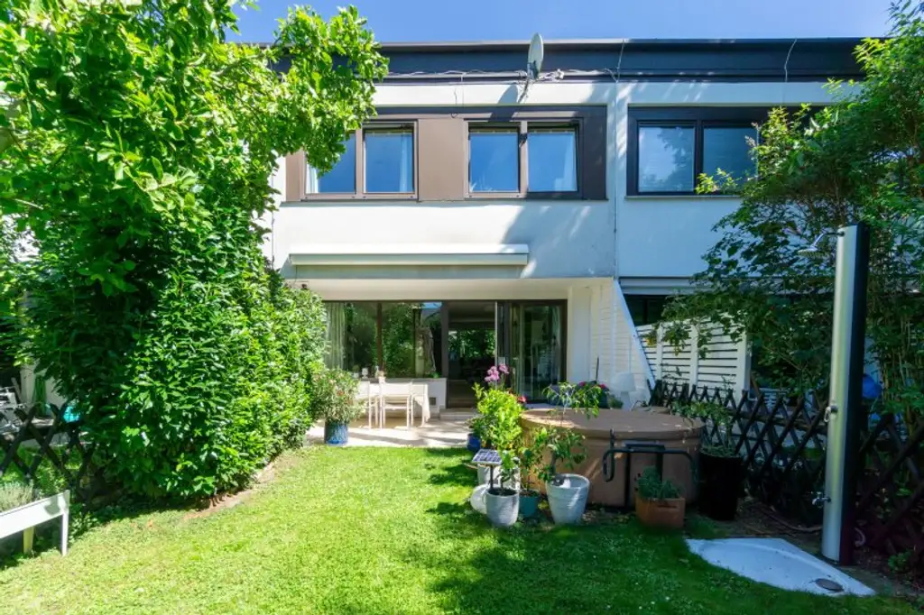 Reihenhaus-Highlight mit schönem Garten - Einkauf, Schule und Öffis "vor der Türe"