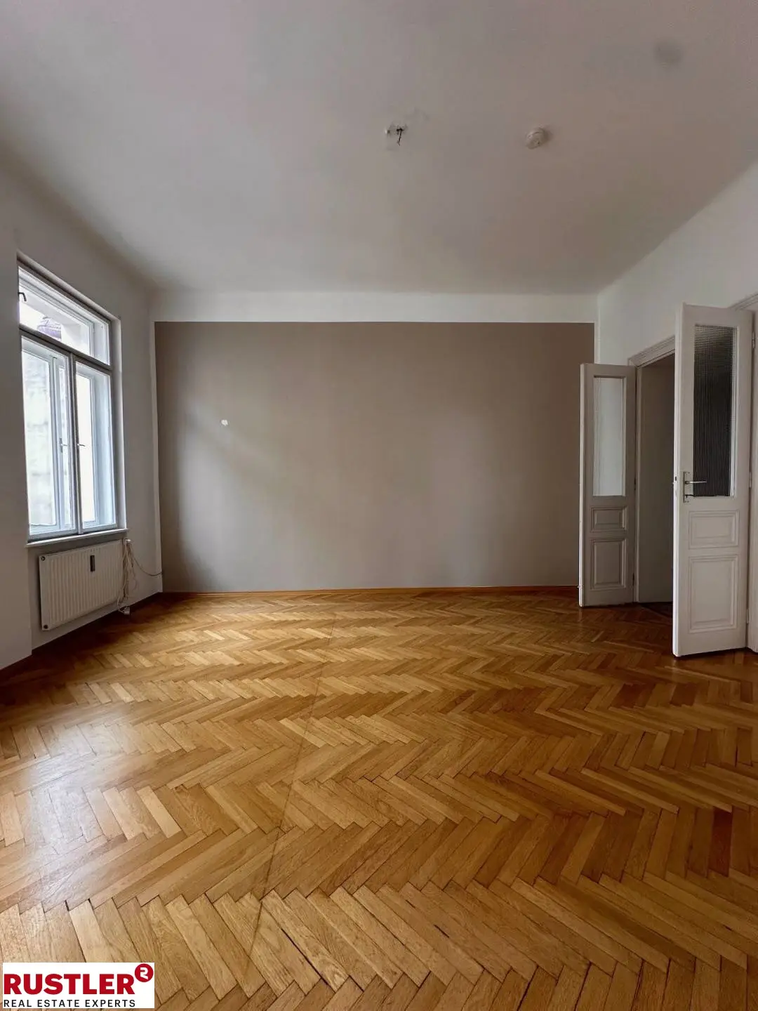 Repräsentative Altbauwohnung im Zentrum mit Balkon