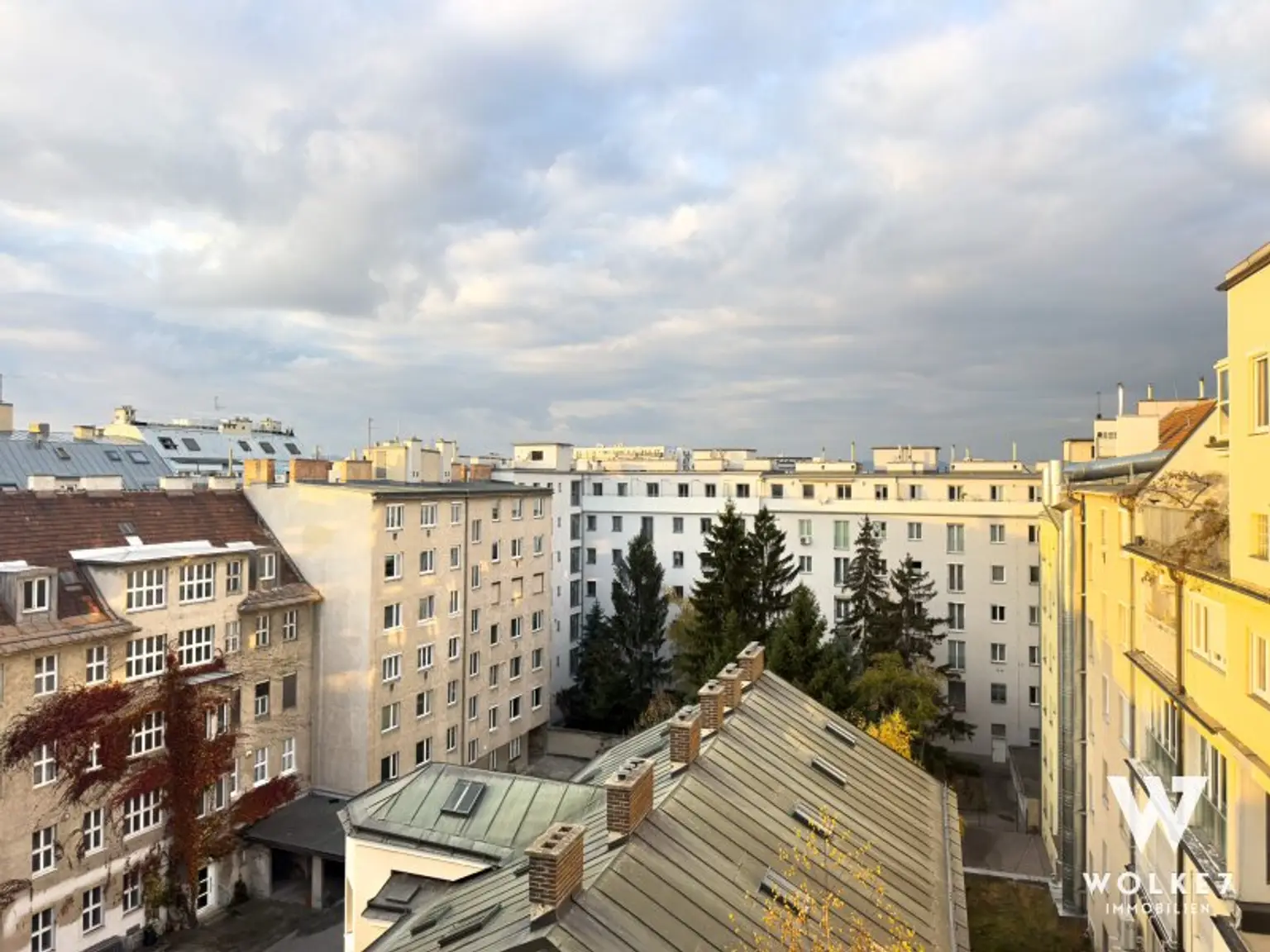 Sonnige Dachgeschosswohnung am Keplerplatz – Top Lage U1