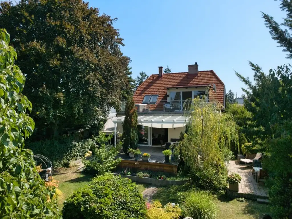 Investieren mit Herz - Einfamilienhaus (mit Wohnrecht) und traumhaftem Gartenambiente!