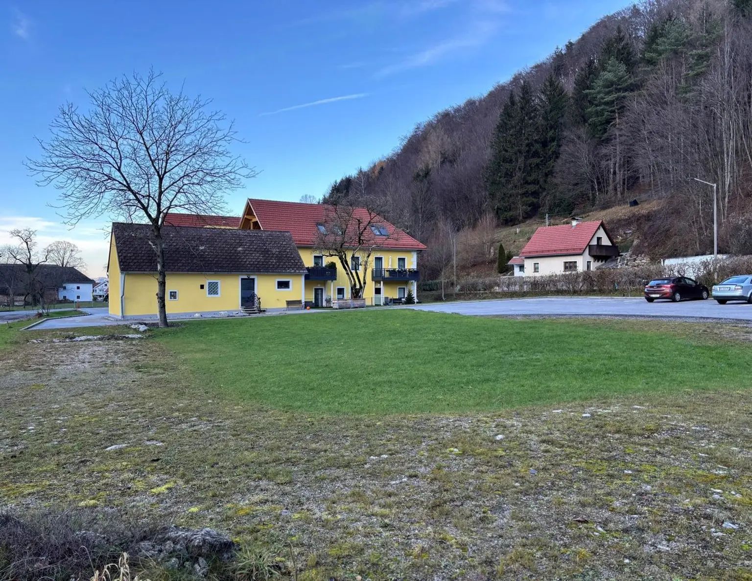 Liebevoll renoviertes Ertragsobjekt mit 14 Wohneinheiten incl. Bauland