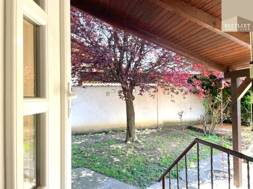 Kleines ausbaufähiges Haus mit uneinsichtigem großem Garten