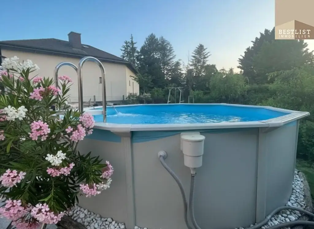 Einfamilienhaus mit Zubau - Tiefgarage und Garten