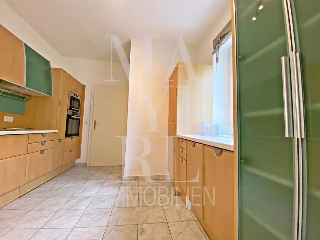 SCHÖNES EINFAMILIENHAUS MIT POOL, TOLLER BLICK, GARAGE & GARTEN