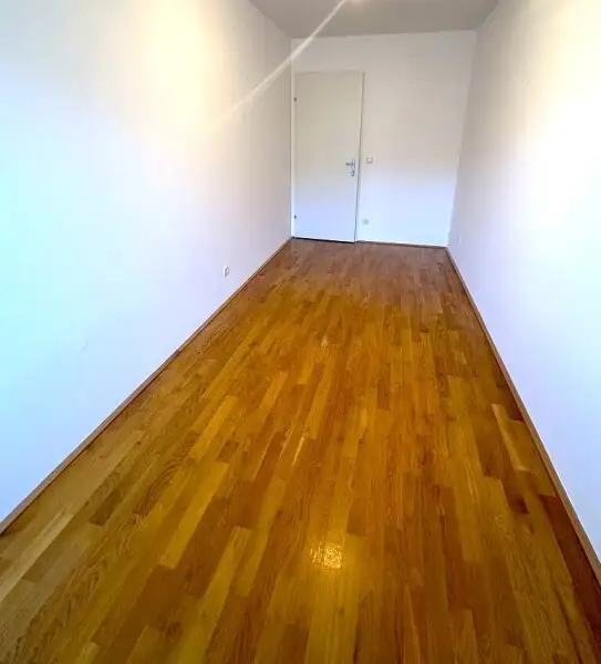 U3-NÄHE, LORYSTRASSE, sonnige 74 m2 Neubau mit 8 m2 Balkon, 2 Zimmer, Wohnküche, Wannenbad, Garage möglich, 3. Liftstock