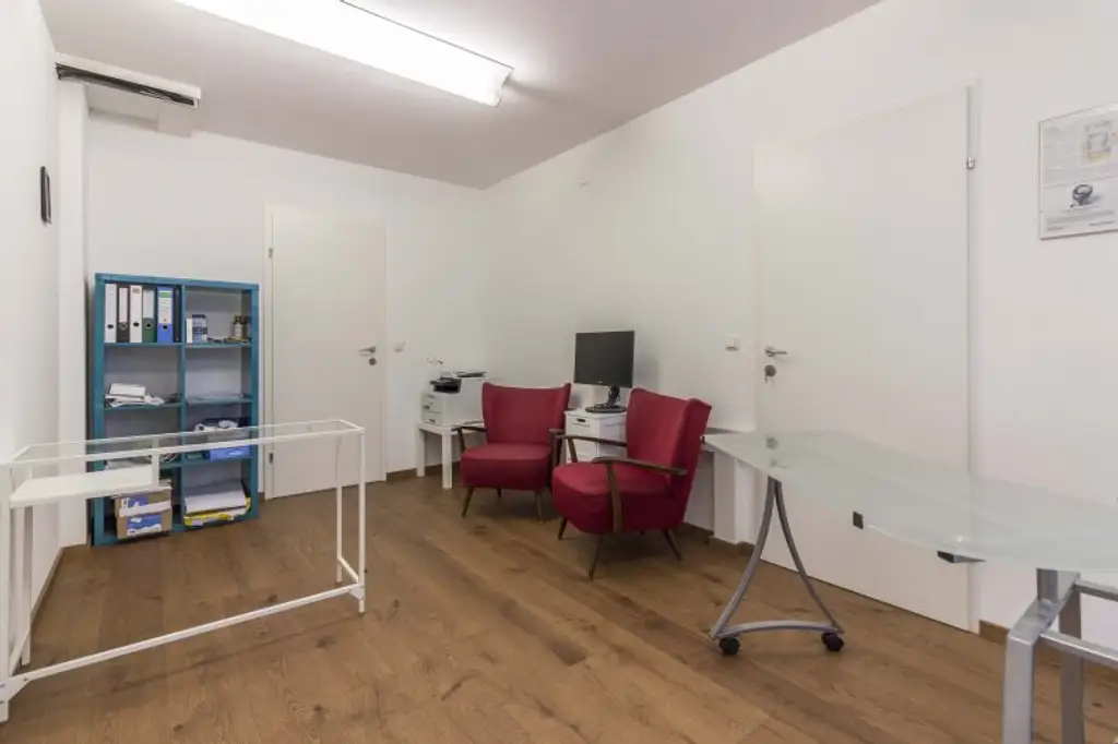 Mariahilfer Straße - Büro mit Terrasse & Garten - Parkplatz möglich