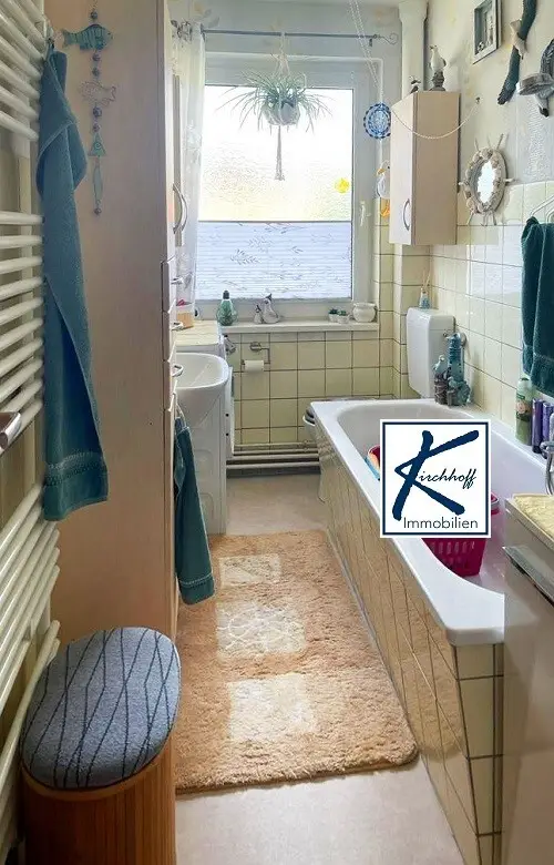 Bad Wohnung OG rechts