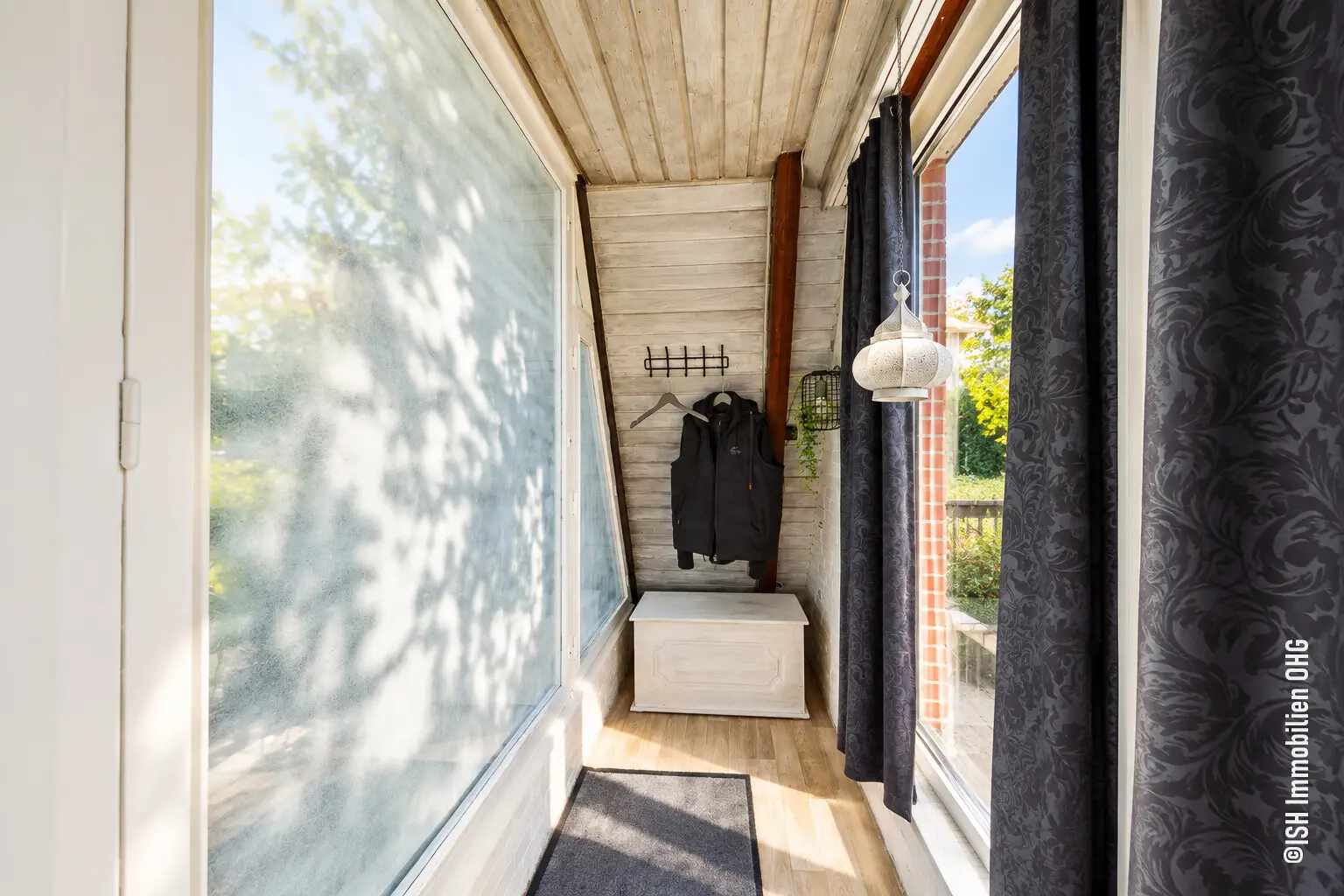 Windfang mit Garderobe