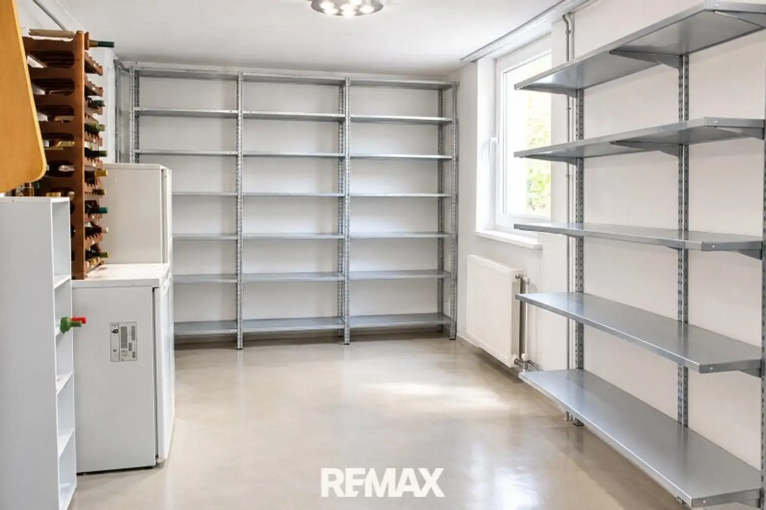 Raum Keller ca. 22m², mittels AI Gegenstände entf.