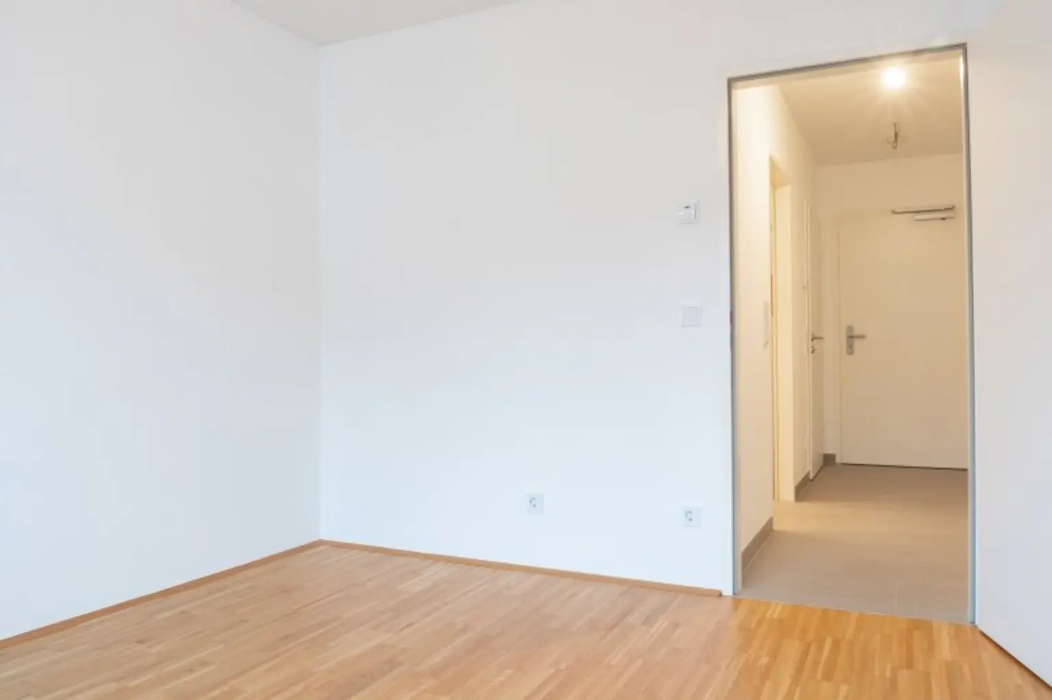 HOFSEITIG! ruhige 3-Zimmer-Wohnung mit bester Ausstattung!