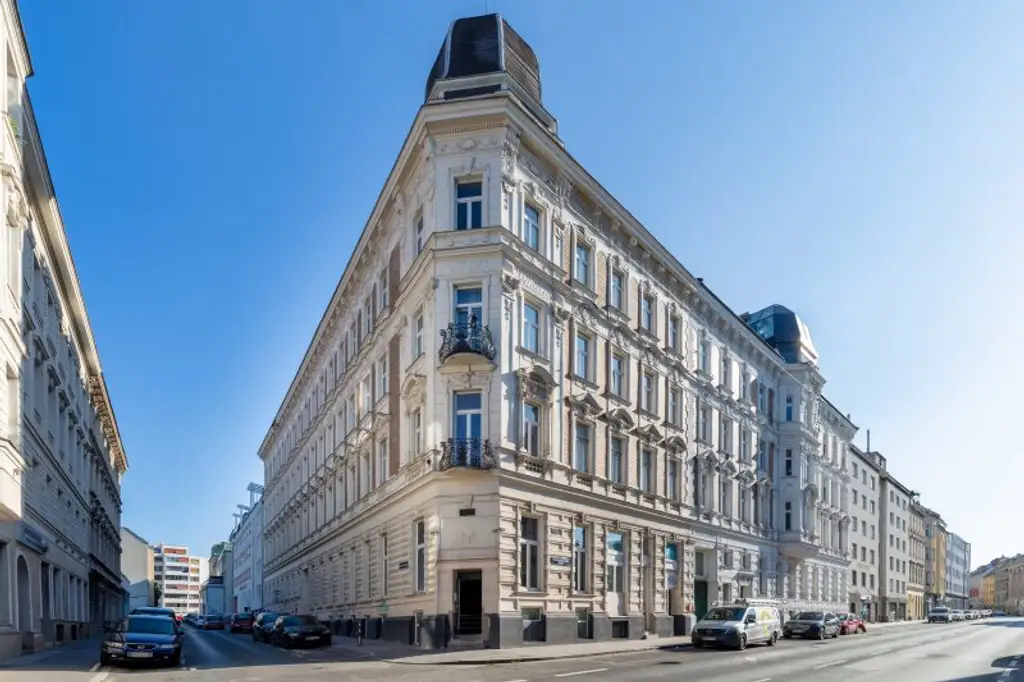 Stilvolle Loft-Wohnung mit Westbalkon & Premiumausstattung in historischem Fabriksgebäude